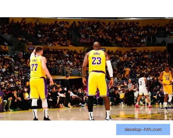 詹姆斯关键时刻爆发湖人逆转勇士重燃季后赛希望西部格局再生变数