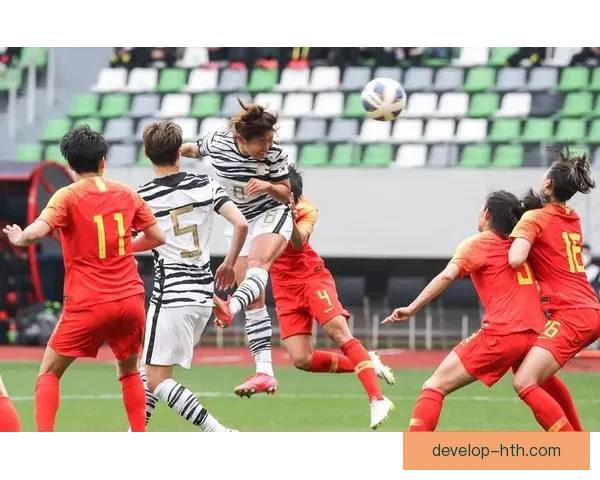 中国足球队迎战韩国队，备战亚洲杯激战正酣，焦点球员表现备受关注